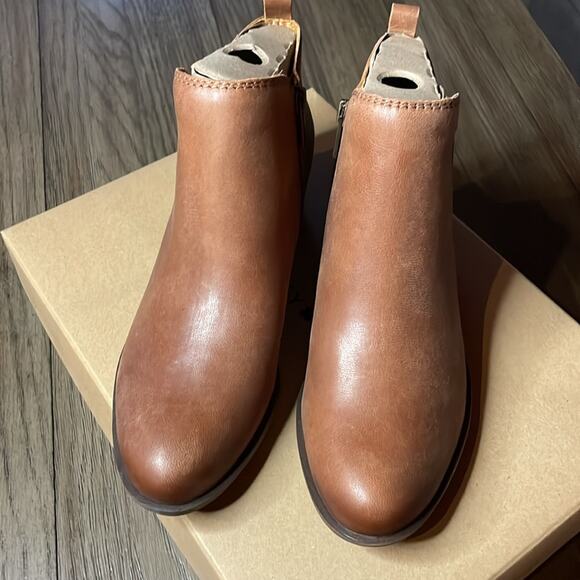 NIB Lucky Brand Women’s Basel Ankle Bootie Toffee size 7.5 - Picture 3 of 9